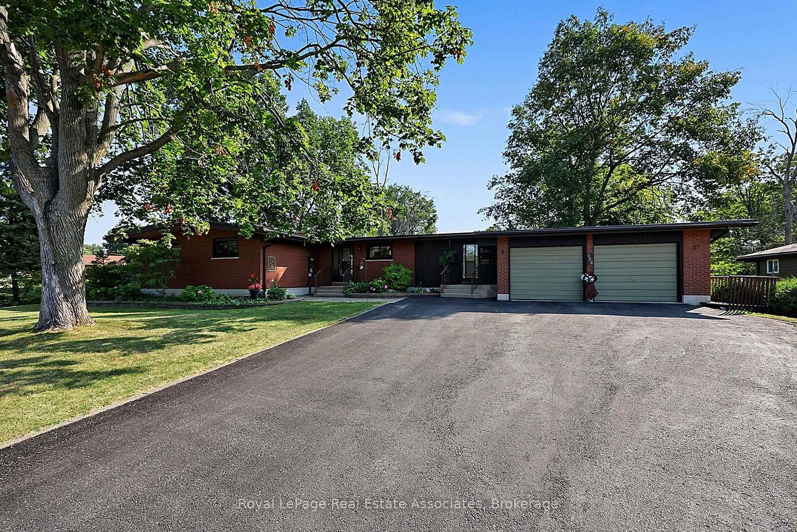 Property Photo:  408 Mooney Crescent  ON L3V 6R4 