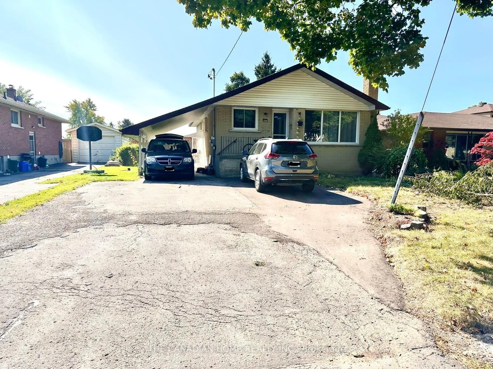 Property Photo: 537 Oakwood Avenue ON L1G 2R1