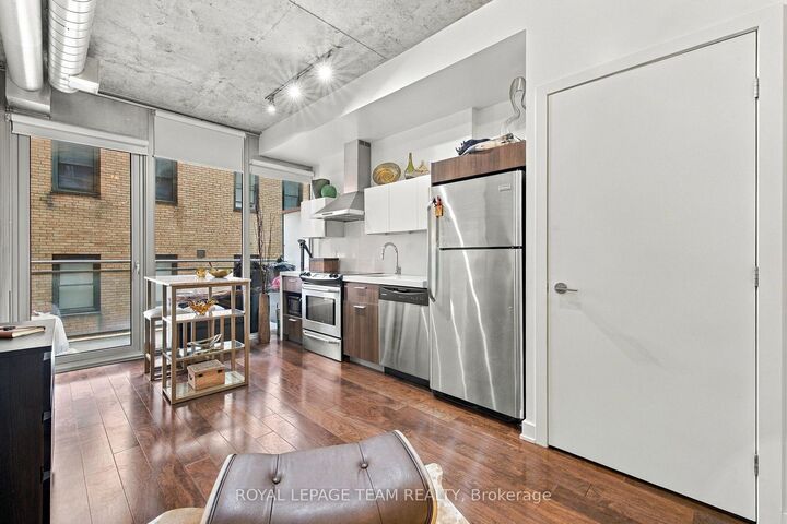 Property Photo: 340 McLeod Street 340 ON K2P 1A4