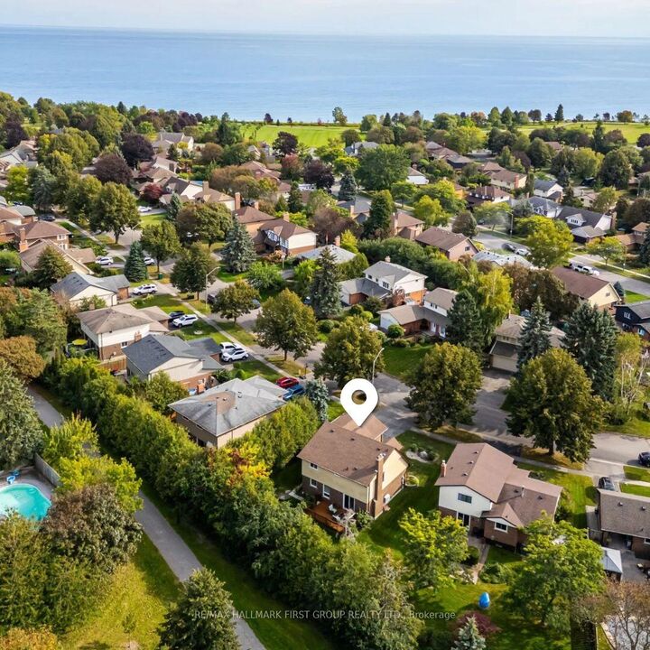 Photo de la propriété:  33 Anstead Crescent  ON L1S 3X4 