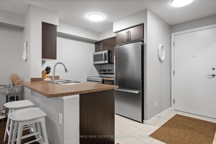 Property Photo:  60 Heintzman Street 834  ON M6P 5A1 