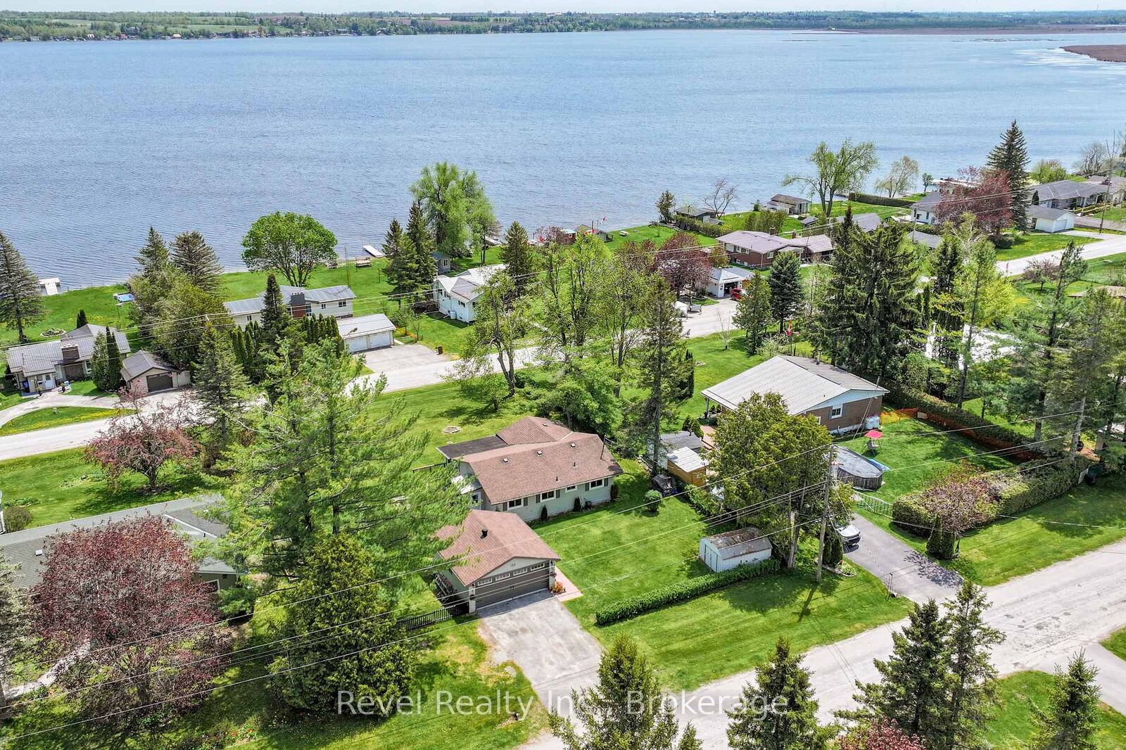 Property Photo:  133 Victoria Drive E  ON K0M 1G0 