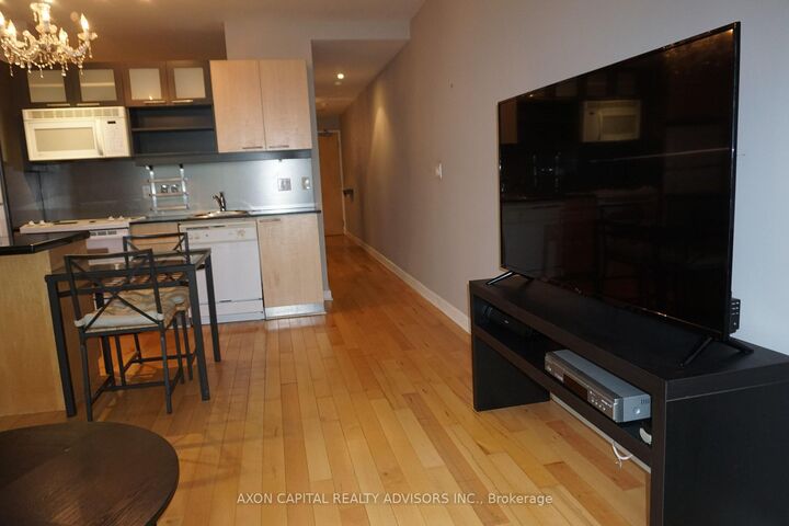 Property Photo:  36 Blue Jays Way 612  ON M5V 3T3 