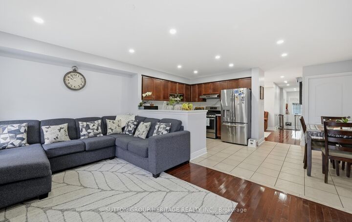 Property Photo:  29 Tozer Crescent  ON L1T 4Z9 