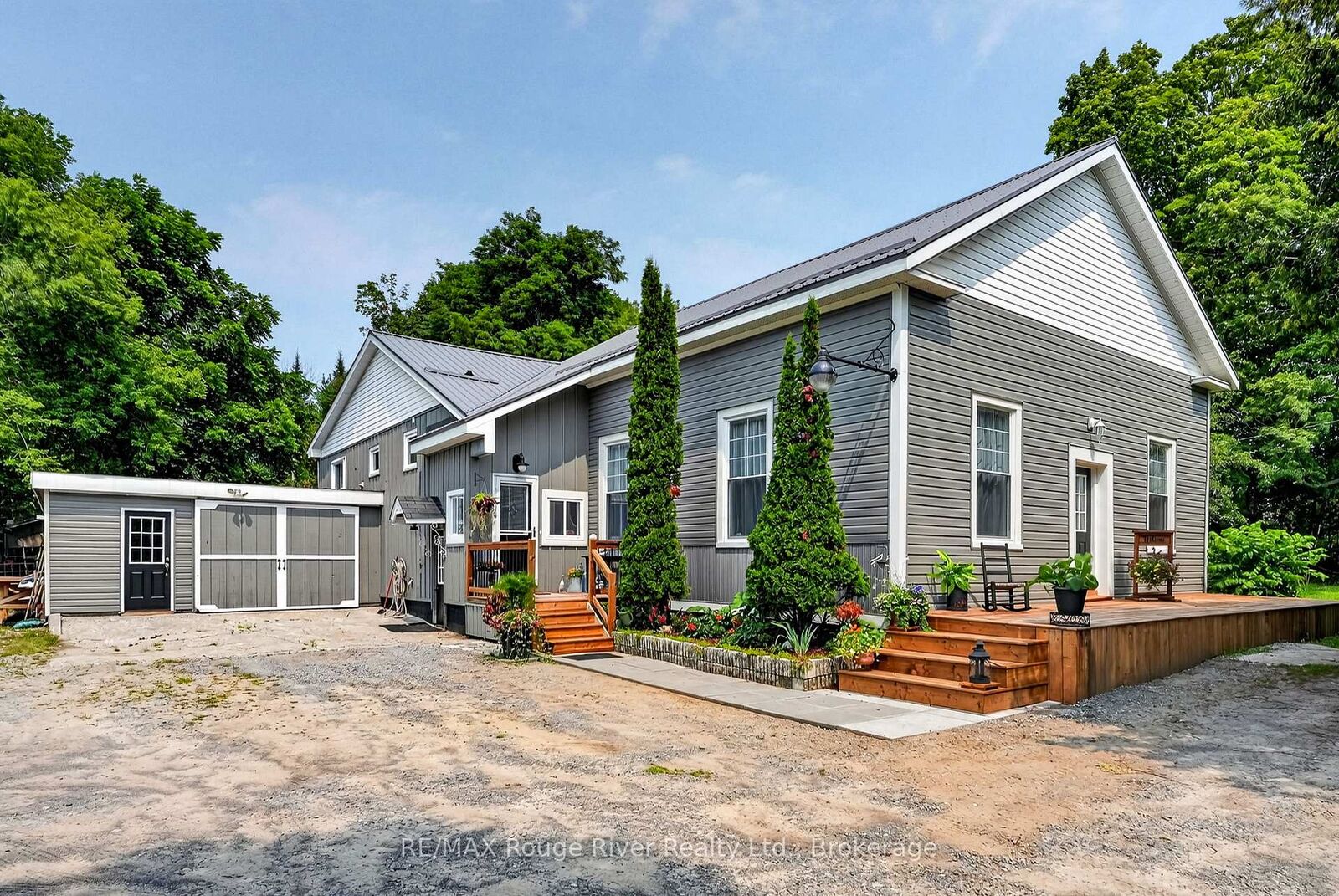 Property Photo:  