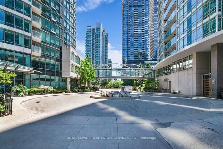 Property Photo:  397 Front Street W 911  ON M5V 3S1 