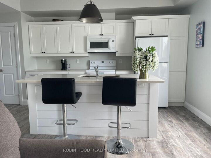 Property Photo:  124 King Street 303  ON N4B 1X8 