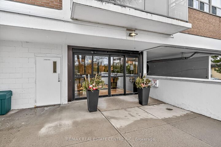 Photo de la propriété:  212 Kerr Street 702  ON L6K 3B1 