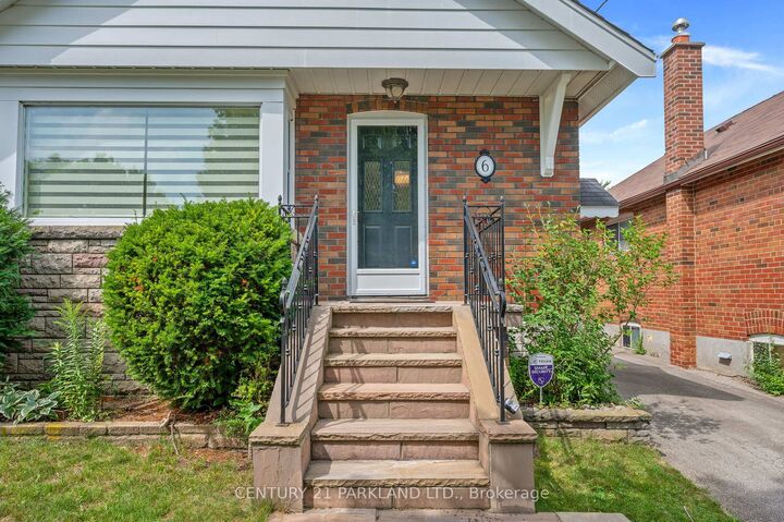 Property Photo:  6 Roblin Avenue  ON M4C 3P8 