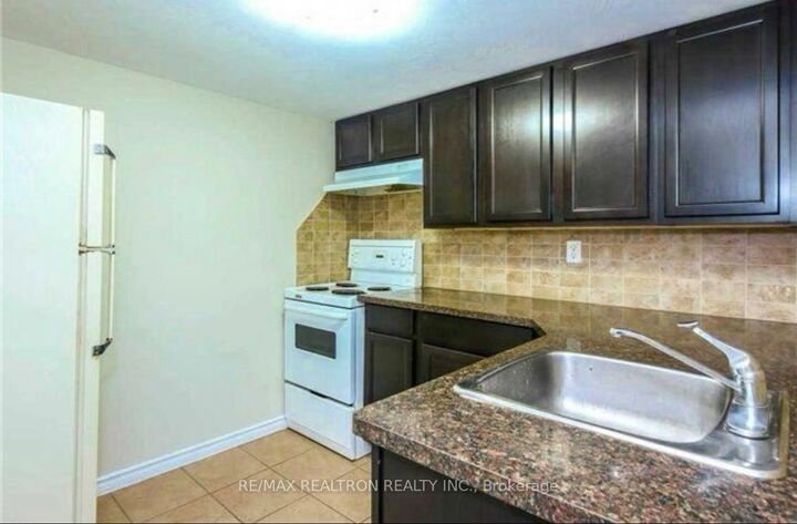 Property Photo:  397 Browndale Crescent Basement  ON L4C 3H9 