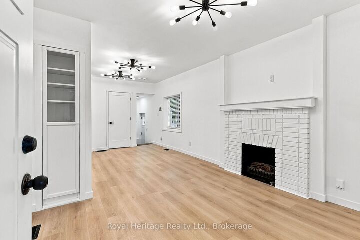 Property Photo:  157 Water Street  ON K8V 4M7 