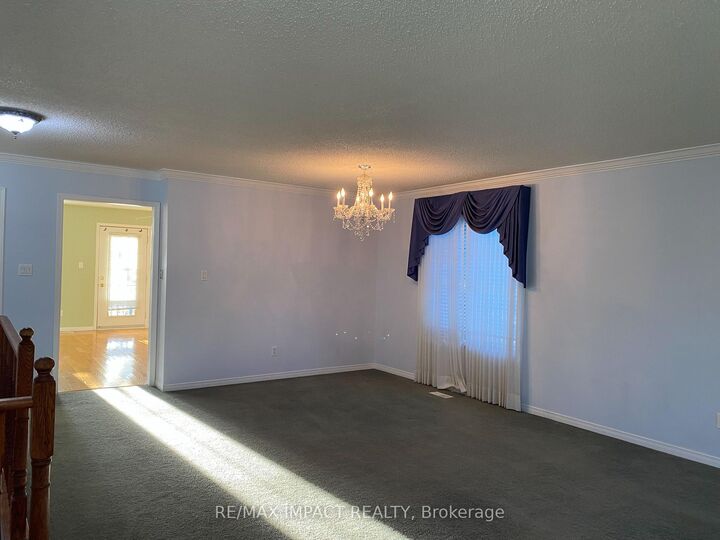 Property Photo:  1452 Greenvalley Trail Main  ON L1K 2N6 