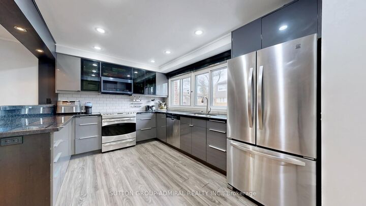 Property Photo:  4 Dove Hawk Way  ON M2R 3M2 
