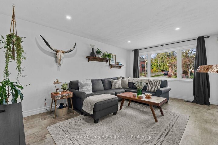 Property Photo:  673 Frank Street  ON K9J 4M8 