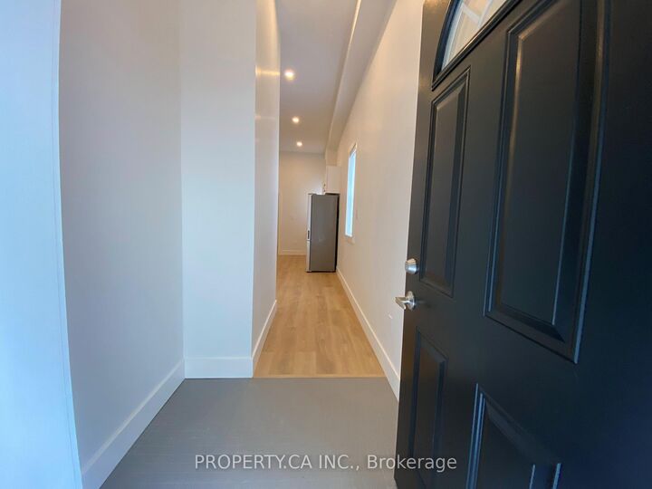 Property Photo:  3100 Dundas Street W 2  ON M6P 1Z8 