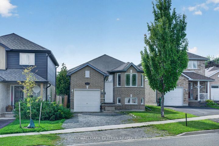 Photo de la propriété:  656 Clancy Crescent  ON K9K 2S3 