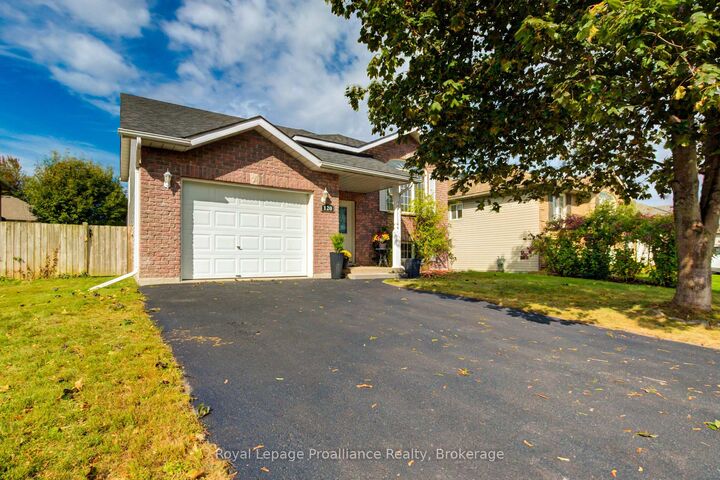 Property Photo:  120 Raglan Street  ON K0K 1H0 