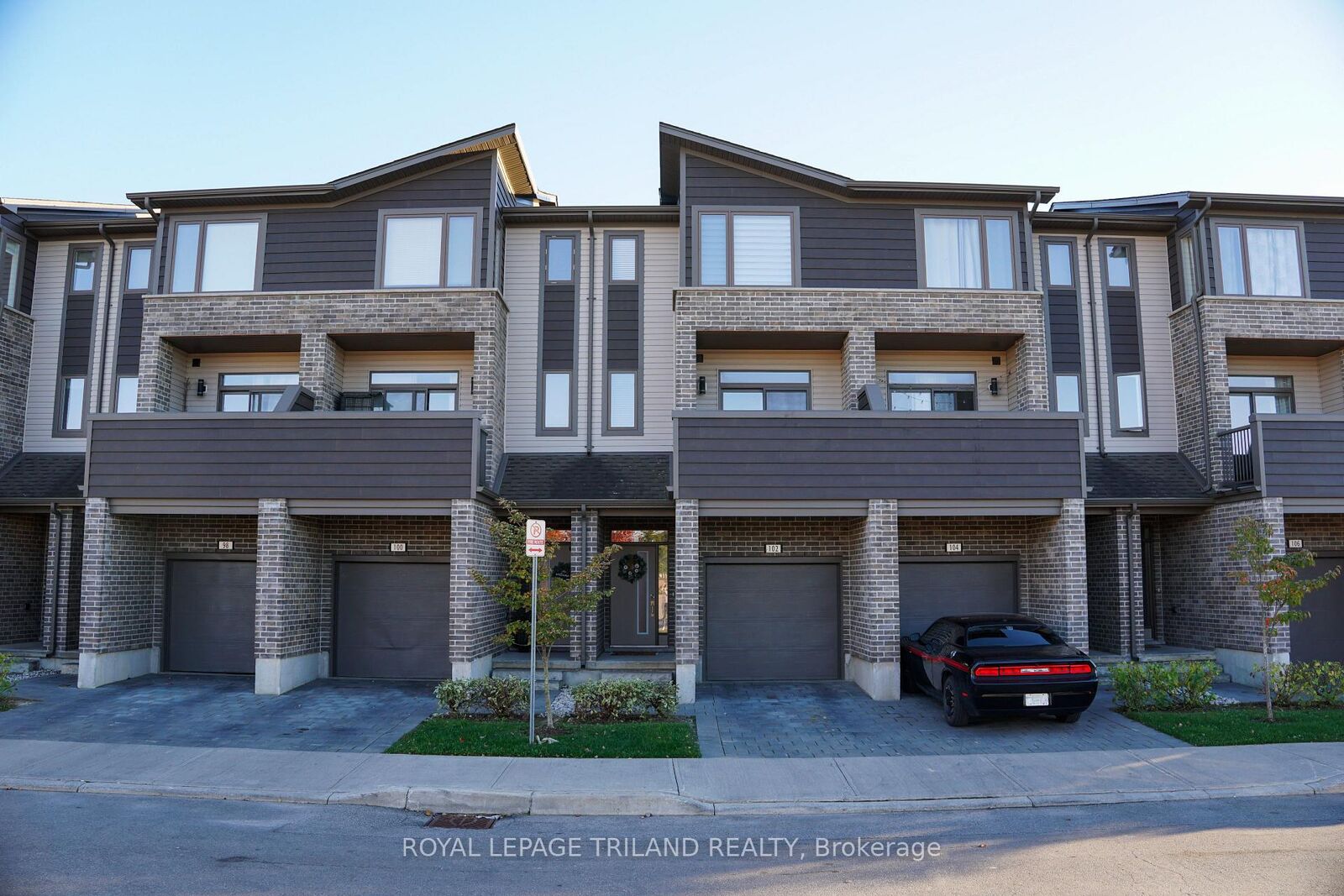 Property Photo:  2070 Meadowgate Boulevard 102  ON N6M 0H5 