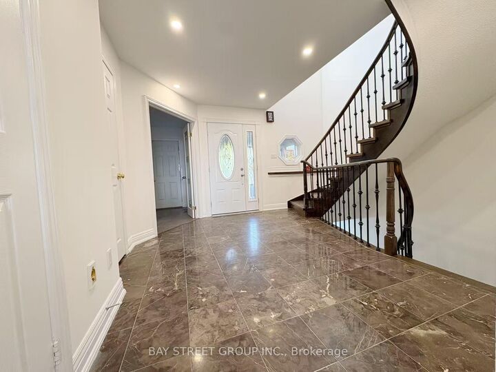 Property Photo:  48 New Forest Square  ON M1V 2Z8 