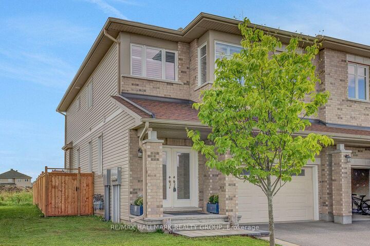 Property Photo:  46 Hurdis Way  ON K7C 0L3 