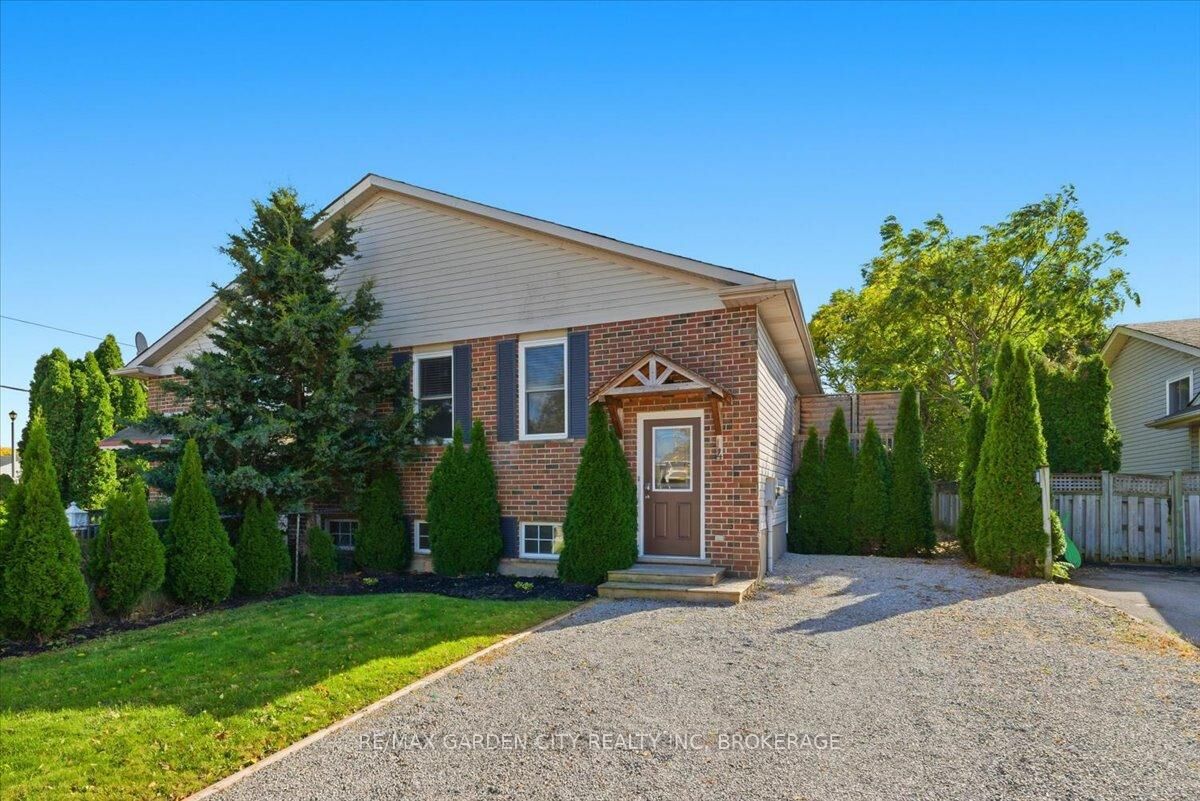 Property Photo:  4 Fox Trail Drive  ON L2S 3T7 