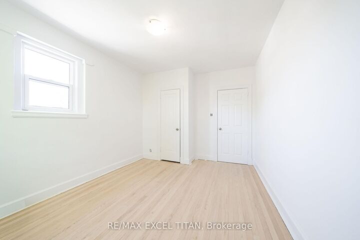 Property Photo:  1 Mallory Gardens 43  ON M4V 2A6 