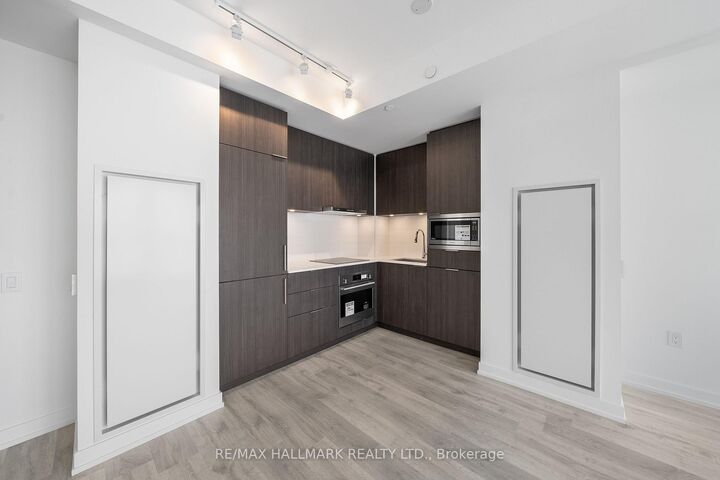 Property Photo: 7 Golden Lion Heights N2708 ON M2M 0C1