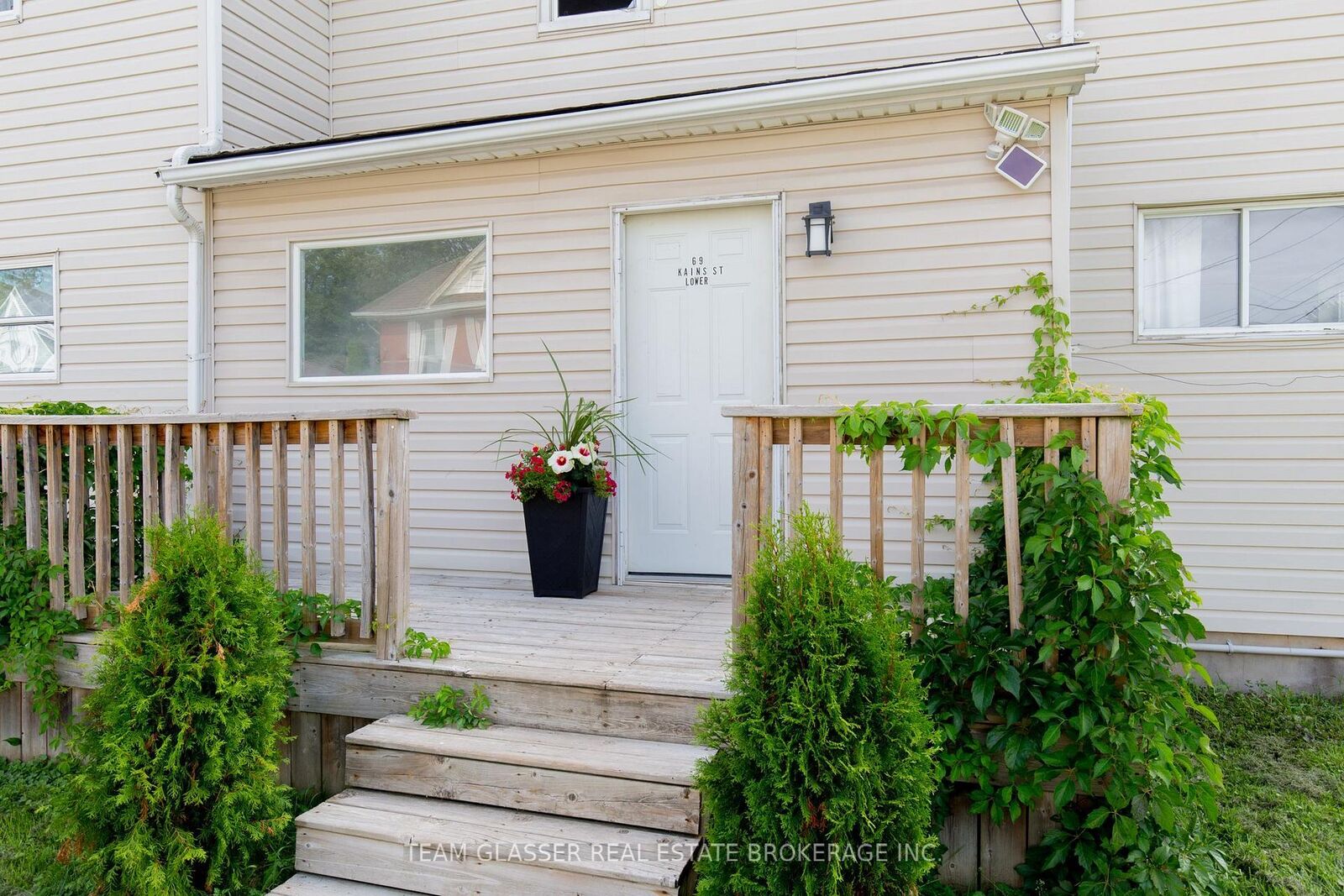 Property Photo:  69 Kains Street  ON N5P 1N5 