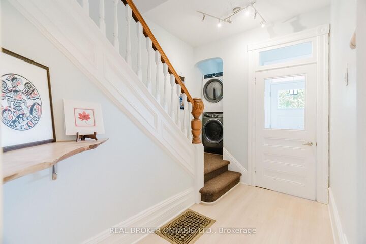 Property Photo: 33 Argyle Avenue ON K2P 1B3