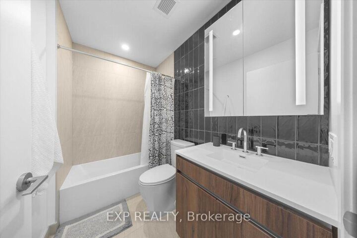 Property Photo: 74 Nicholas Street 709 ON K1N 0H2
