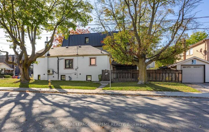 Property Photo:  54 East Drive  ON M6N 2N9 