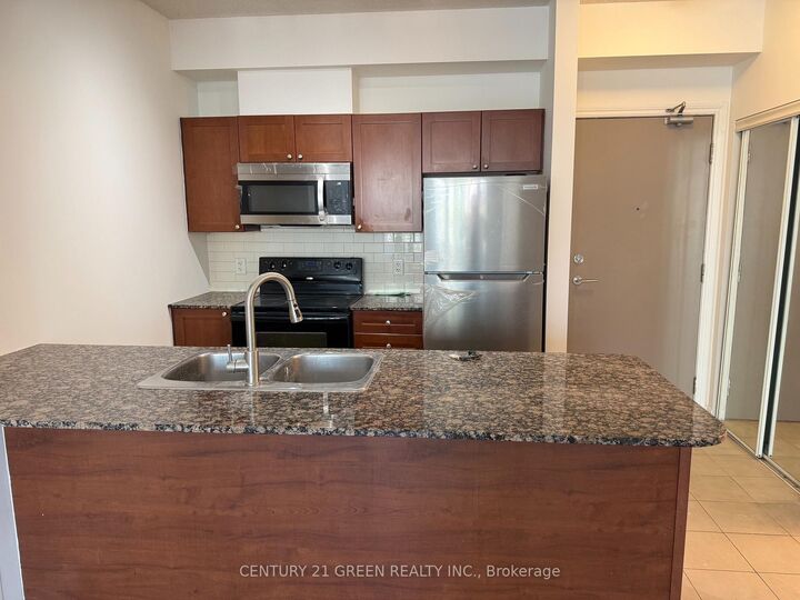 Property Photo:  3525 Kariya Drive 507  ON L5B 0C2 
