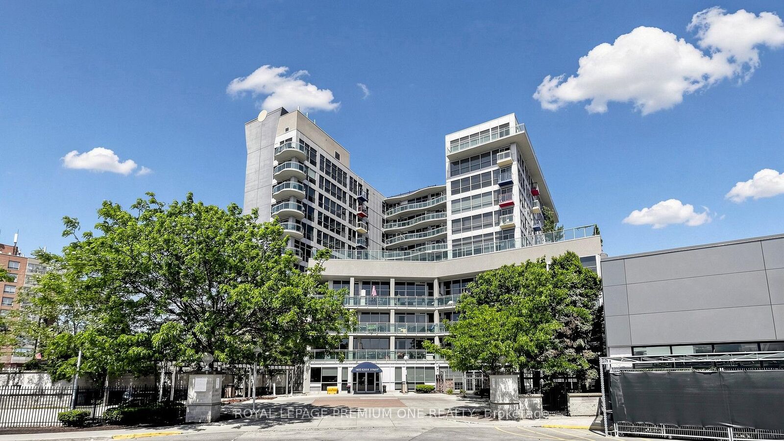 Property Photo:  1600 Keele Street 824  ON M6N 5J1 