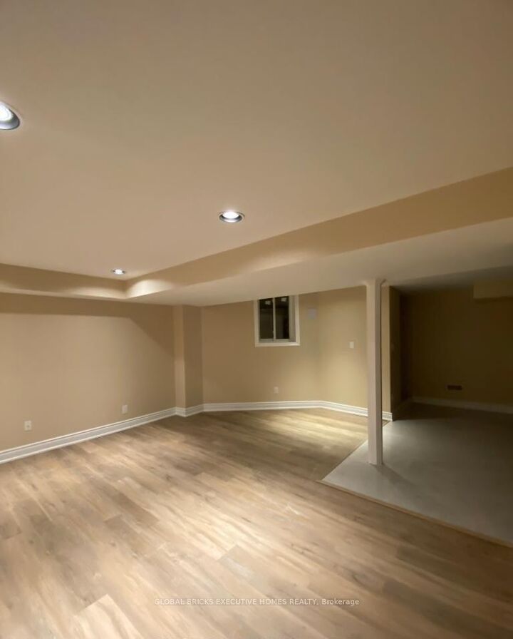 Property Photo:  5825 Fieldon Road Lower  ON L5M 5K1 