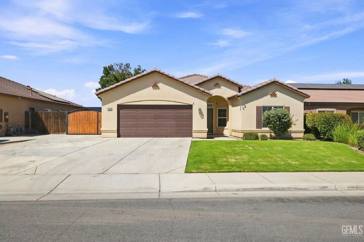 Property Photo:  10826 Avenida Frasca Drive  CA 93311 