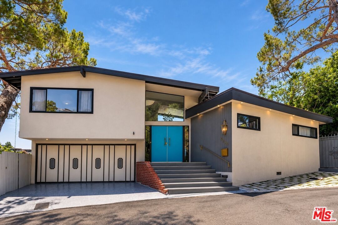 Property Photo: 9234 Kinglet Dr CA 90069