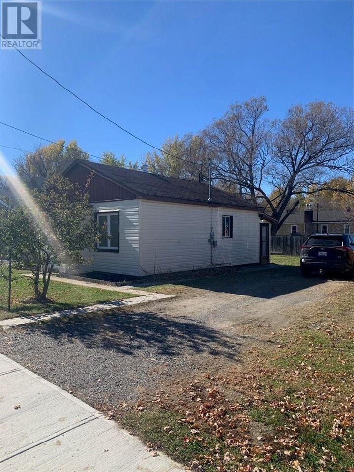 Property Photo:  545 Mead Boulevard  ON P5E 1L8 