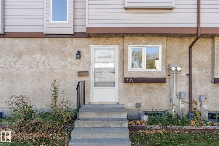 Property Photo:  109 Royal Terrace NW  AB T6J 4R2 
