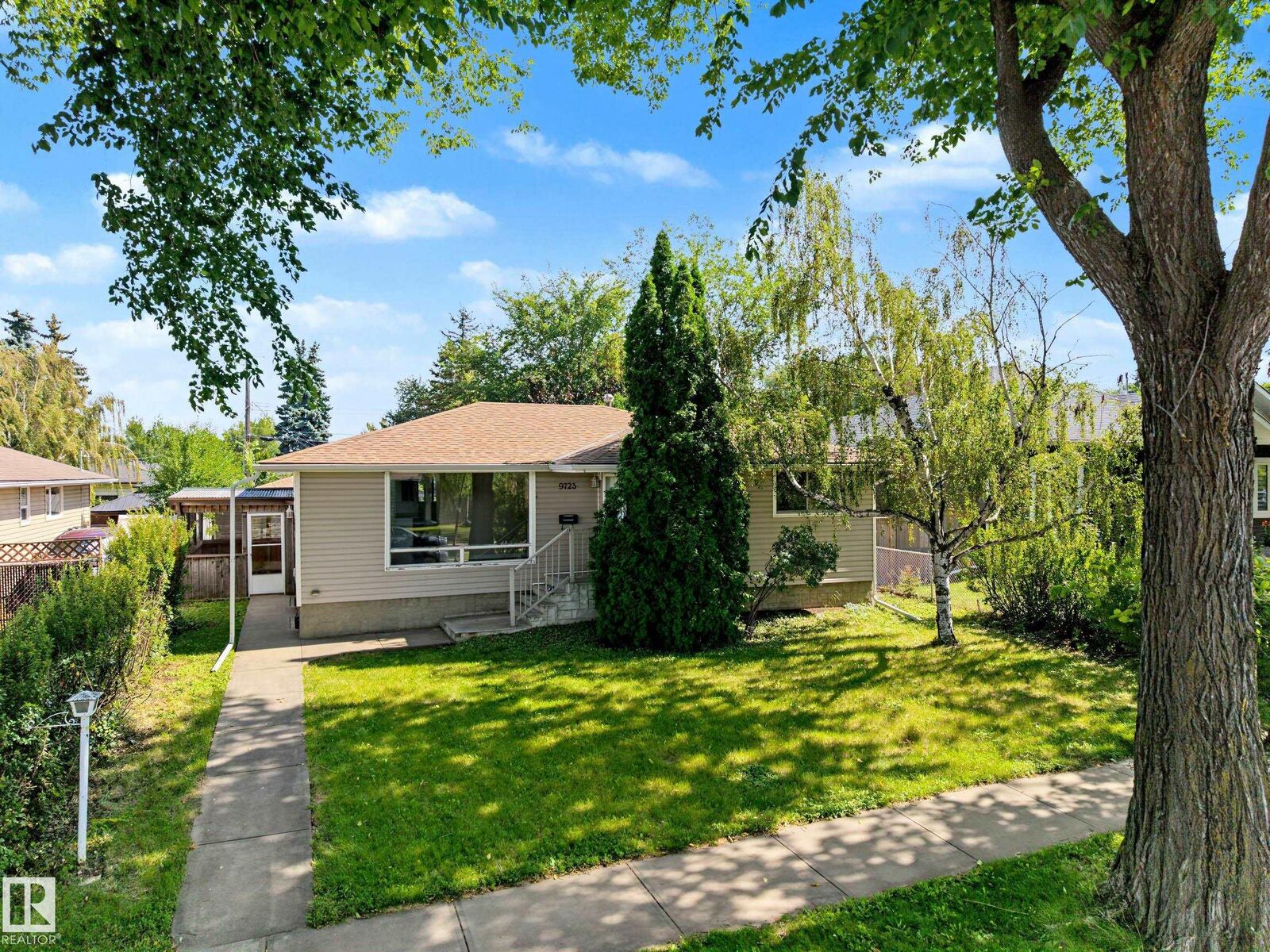 Property Photo:  9723 76 Street NW  AB T6C 2L1 