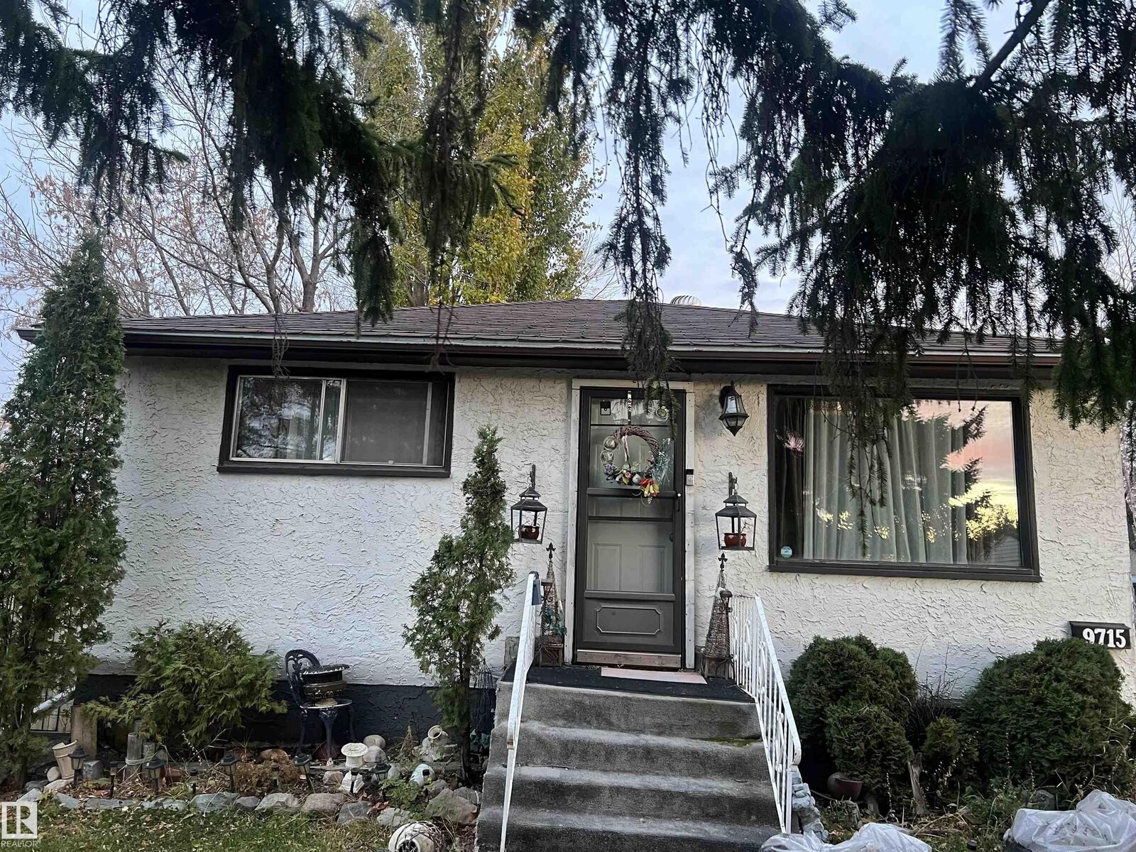 Property Photo:  9715 161 Street NW  AB T5P 3H3 