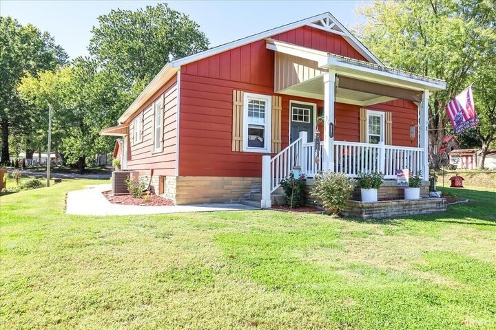 Property Photo: 231 E Oak Street IN 47619