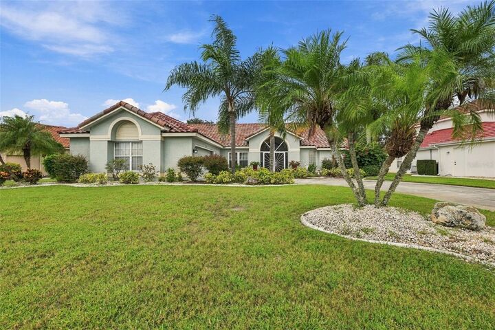 Property Photo:  2307 Platinum Drive  FL 33573 