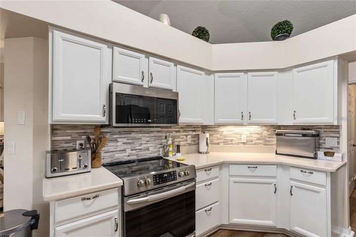 Property Photo:  25233 Lost Oak Circle  FL 34748 