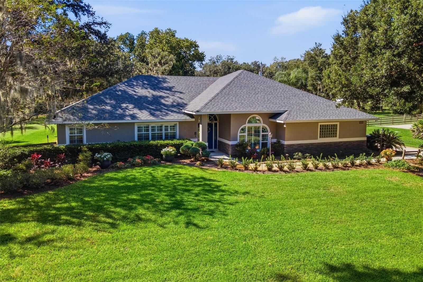 Property Photo:  6750 Tuscawilla Drive  FL 34748 