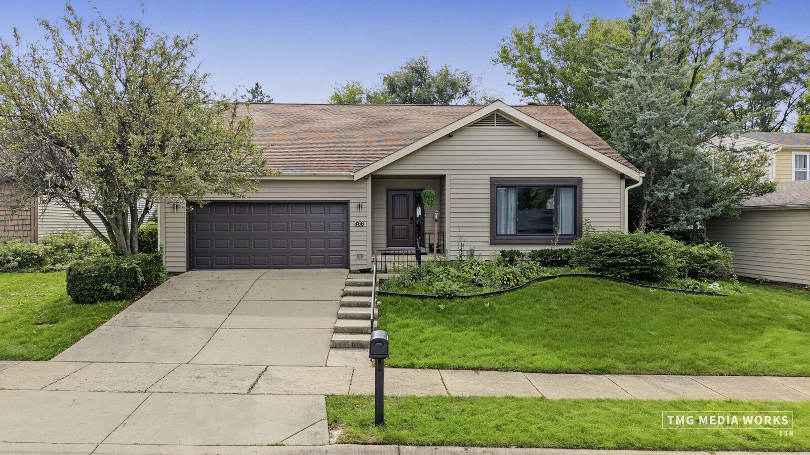 Property Photo:  466 Laura Court  IL 60563 