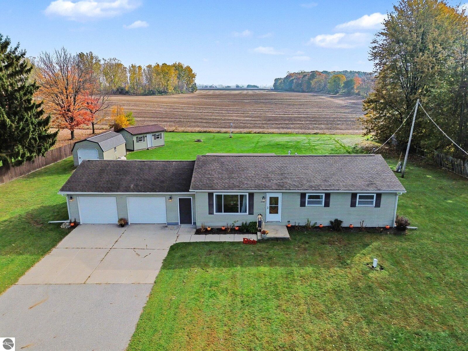 Property Photo: 5703 S Shepherd Road MI 48883