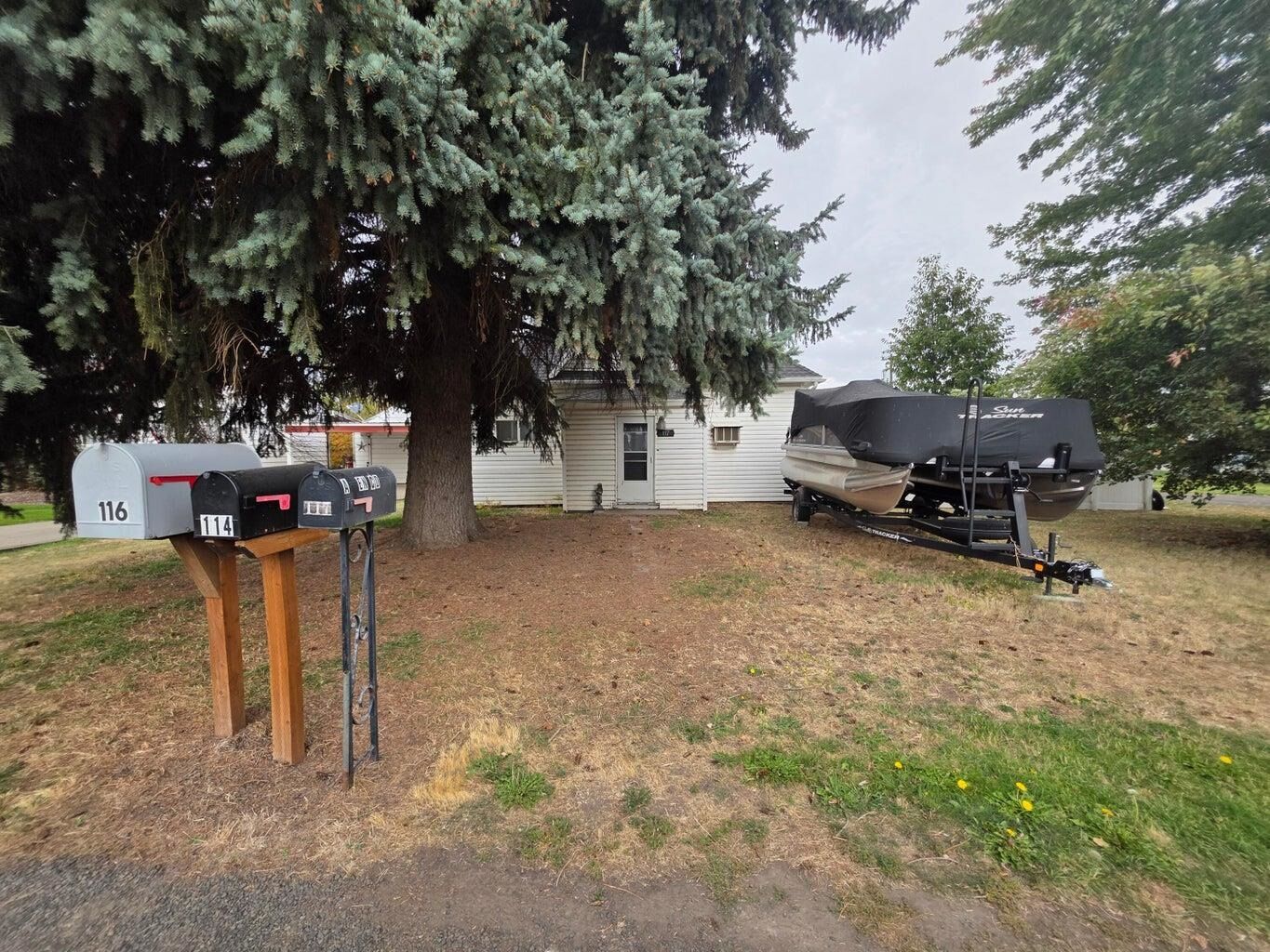 Property Photo: 117 E State St WA 99171