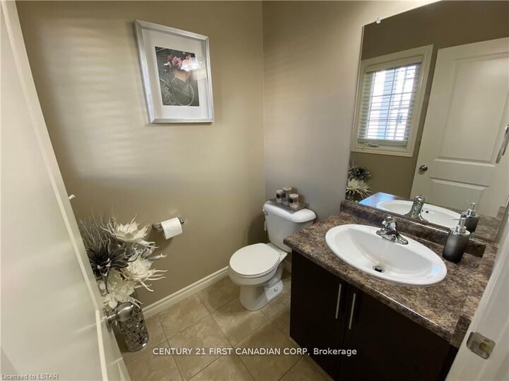 Property Photo: 960 Bitterbush Crescent 17 ON N6H 0G1