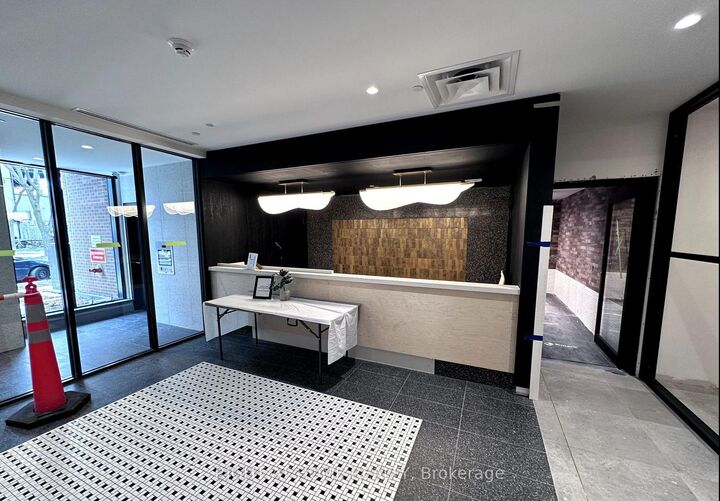 Property Photo:  5 Lakeview Avenue 301  ON M6J 0H3 