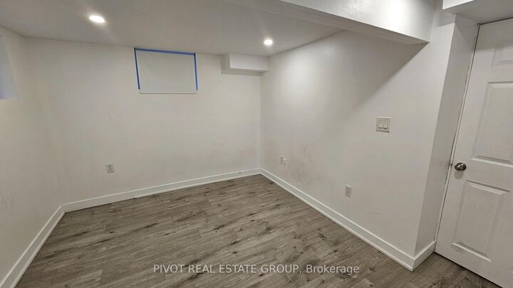 Property Photo:  1379 Freeport Drive Bsmt  ON L5C 1S5 